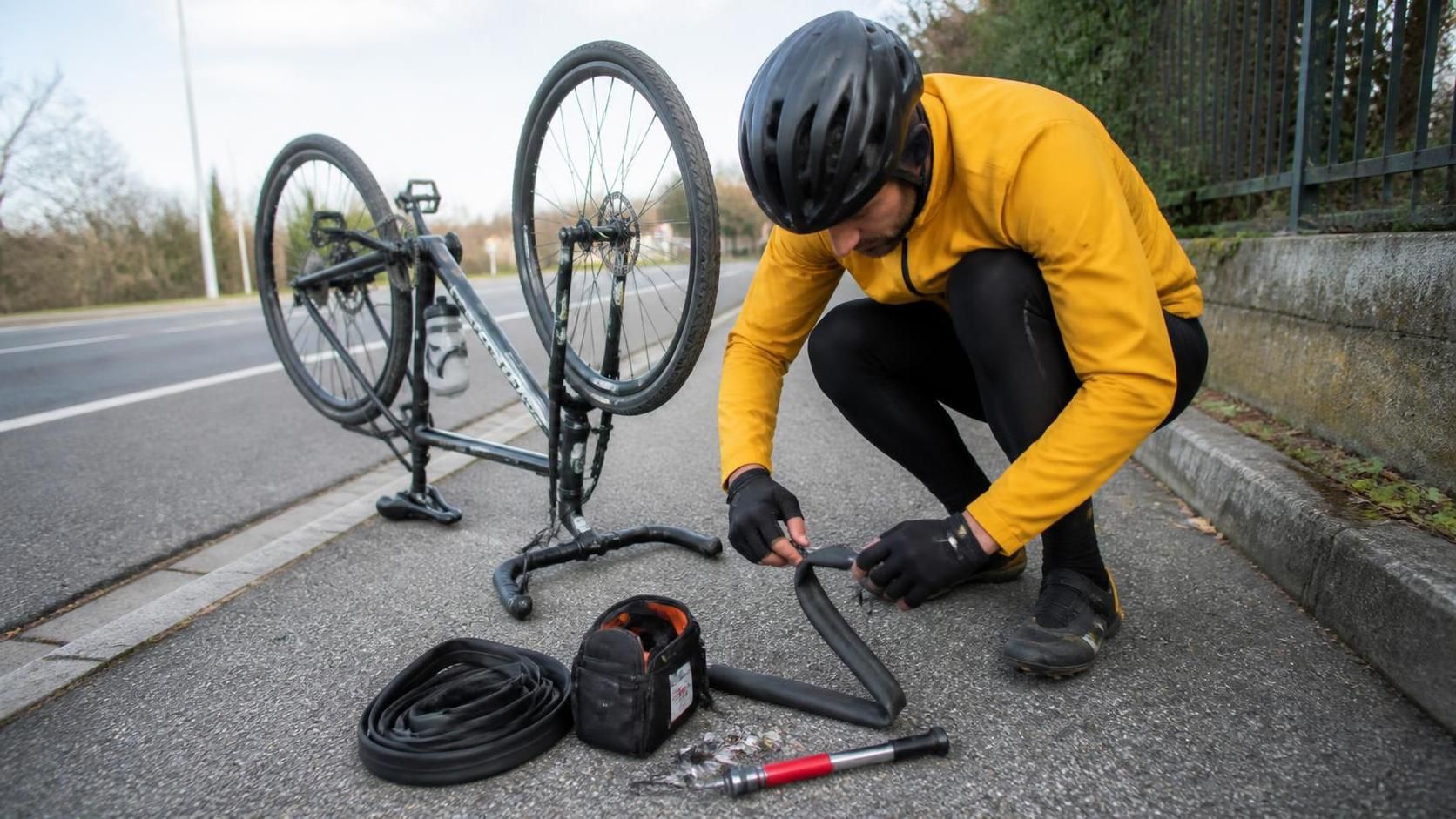 découvrez comment réparer une crevaison en seulement 5 minutes avec une méthode simple et efficace, idéale pour repartir rapidement sur la route.