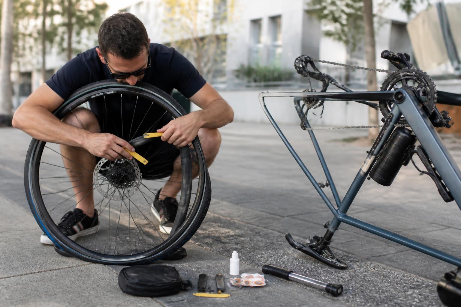 découvrez comment réparer une crevaison rapidement et facilement en seulement 5 minutes grâce à notre méthode simple et efficace, idéale pour tous les cyclistes et automobilistes.