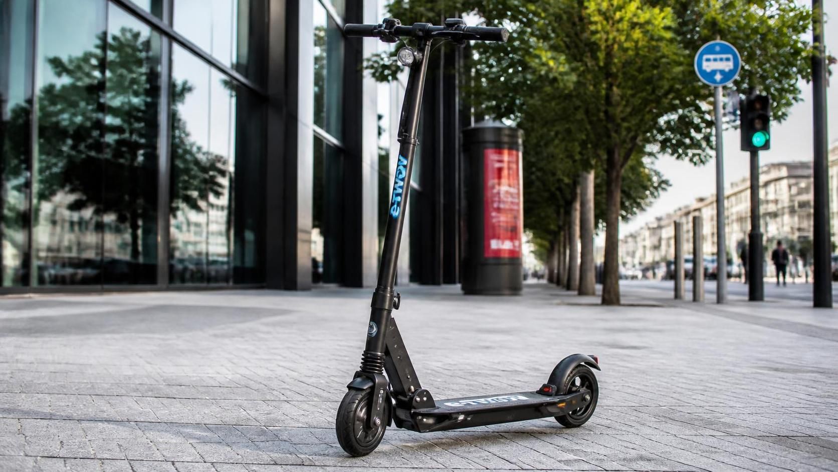 découvrez la trottinette électrique etwow, alliant innovation et performance pour une mobilité urbaine rapide, écologique et pratique.