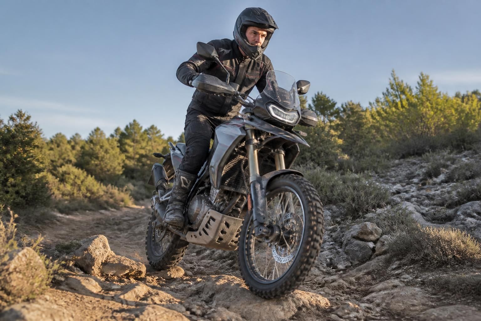 explorez le trek dual sport 3, un vélo polyvalent alliant performance et robustesse pour toutes vos aventures tout-terrain.