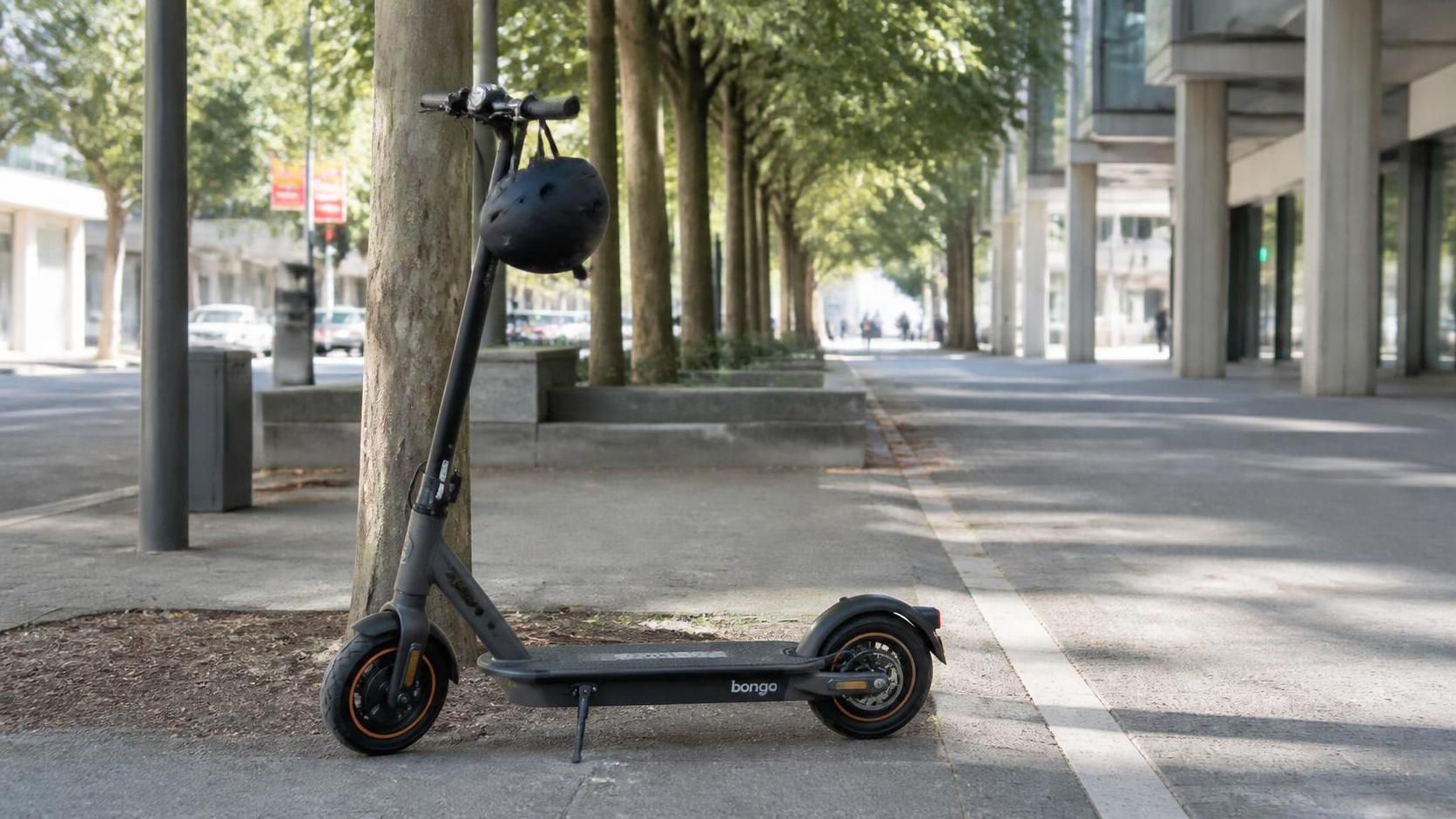 découvrez tout ce qu'il faut savoir sur l'assurance pour votre trottinette électrique : conseils, obligations légales et garanties indispensables pour rouler en toute sérénité.