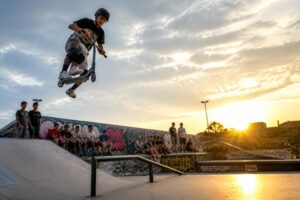 Explorer l’univers de la trottinette freestyle : astuces et techniques pour rider comme un pro
