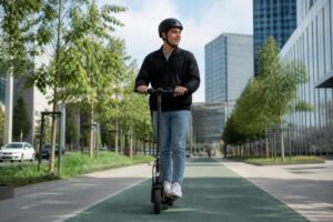 Port du casque obligatoire pour les utilisateurs de trottinette électrique : ce que vous devez savoir