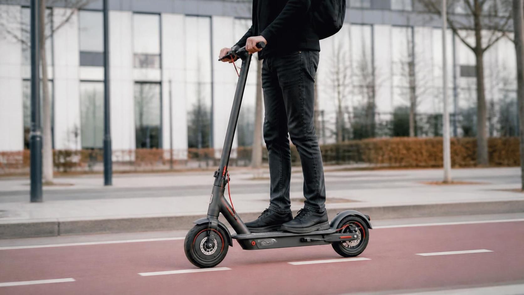 explorez notre sélection de trottinettes électriques avec une autonomie impressionnante allant jusqu'à 200 km. parfaites pour vos déplacements longue distance en toute liberté.