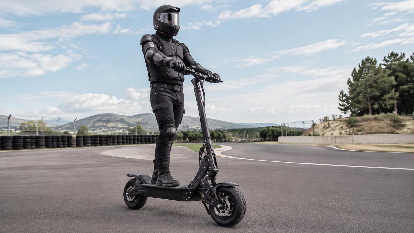 découvrez la trottinette électrique ultra-puissante capable d’atteindre 100 km/h : performances extrêmes, sensations fortes et conseils pour rouler en sécurité.